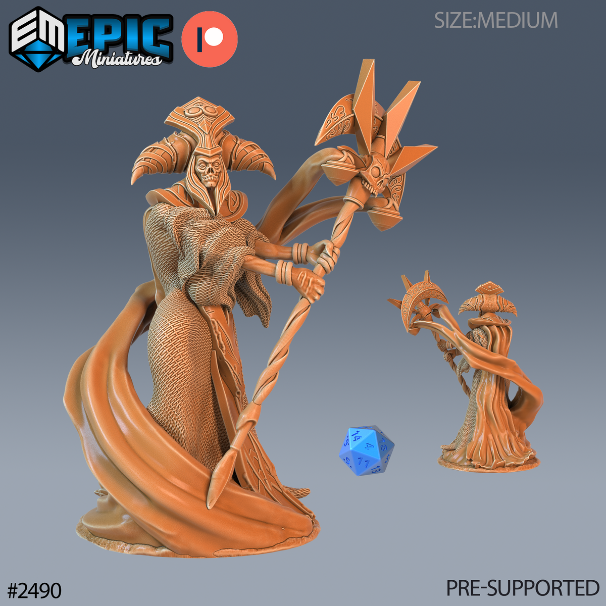 Figurine JDR Arch Lich Staff, liche à la coiffe cornue tenant un grand bâton ornementé à deux mains, vue avant et arrière. 