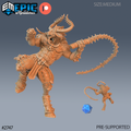 Demonic Minotaur Whip, minotaure cornu en armure à pointes, tenant un fouet courbé à pointes, l’autre poing levé et une jambe repliée, avec une petite vue arrière