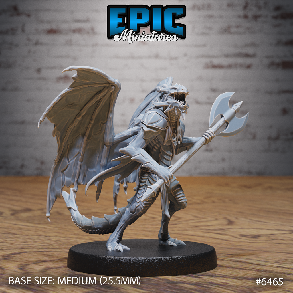 Figurine JDR Draconic Demon Sapphire Axe, démon draconique ailé à la gueule ouverte, tenant une hache à double tranchant sur un long manche