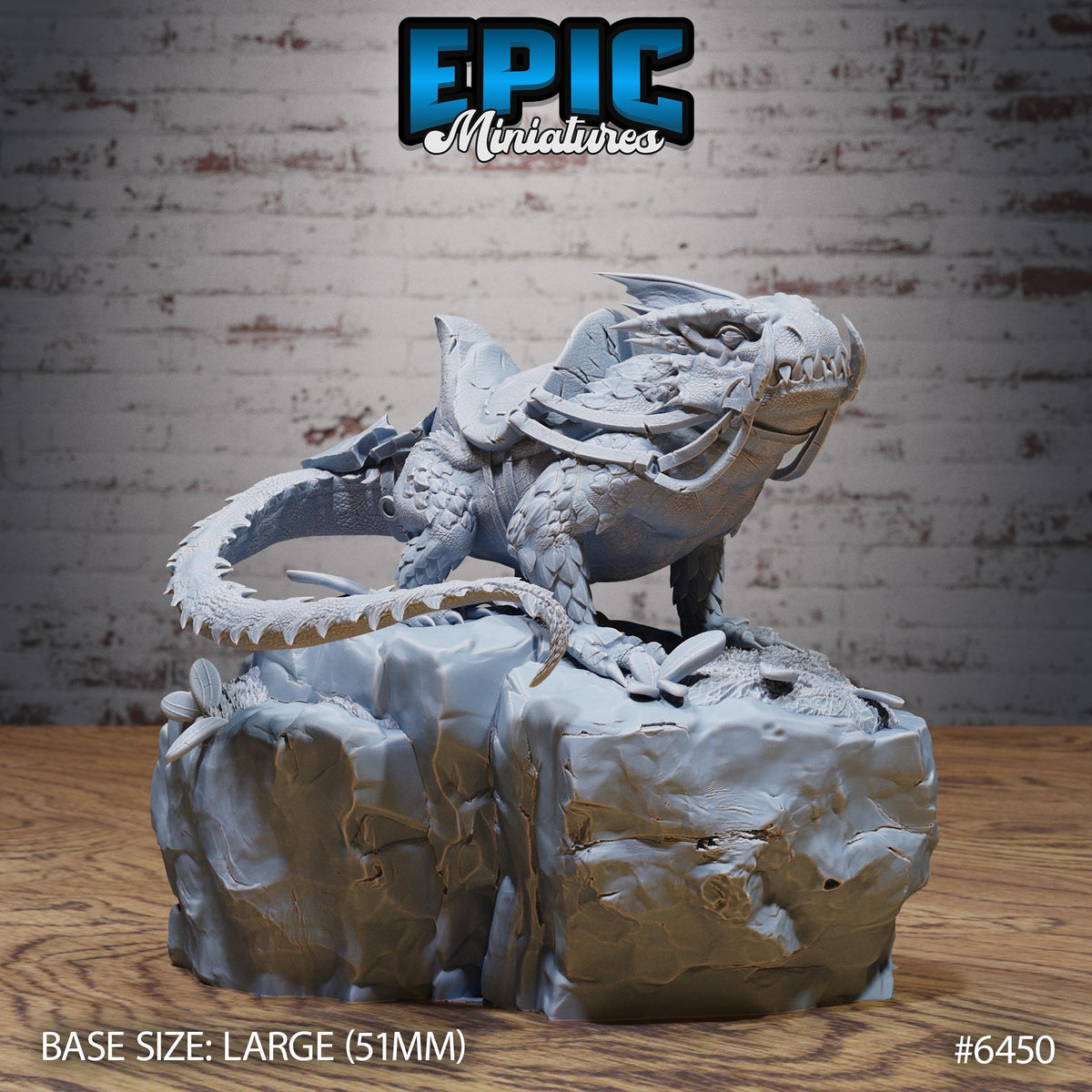 Figurine JDR Giant Lizard Mount, lézard géant équipé d’une selle et d’un harnais, sans cavalier, sur un promontoire rocheux