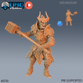 Narzugon Hammer, guerrier au casque cornu et à l’armure à pointes, tenant un grand marteau à deux mains en diagonale, vue de face avec une petite vue arrière