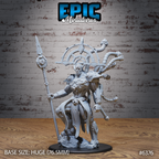 Figurine JDR Primus War Avatar, guerrier en armure avec longue lance, auréole mécanique et appendices dorsaux articulés, un pied sur un rocher