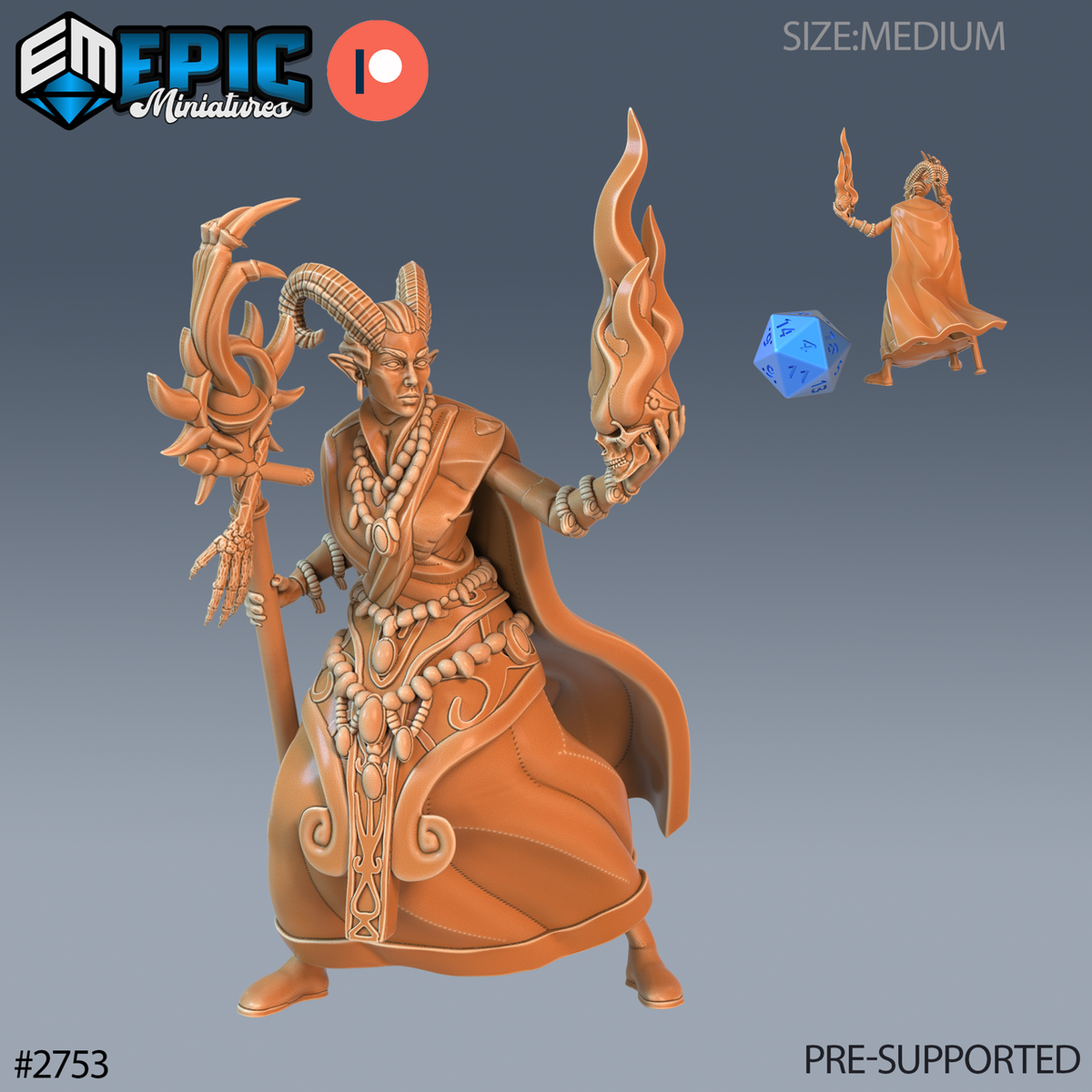 Warlock Tiefling Staff, lanceur de sorts cornu en longue robe, tenant un bâton orné et un crâne surmonté de flammes dans sa main ouverte, avec une petite vue arrière